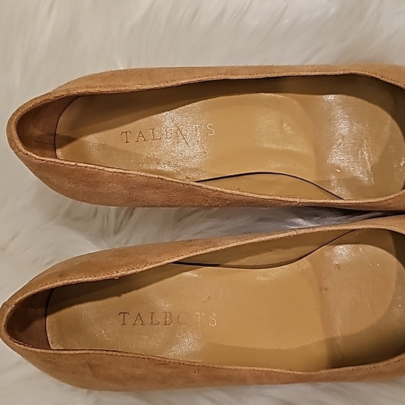 Trendy Talbots Nude Suede Heels - Picture 3 of 11